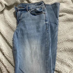 Old navy kicker bootcut jeans size 6 light wash. Never worn!